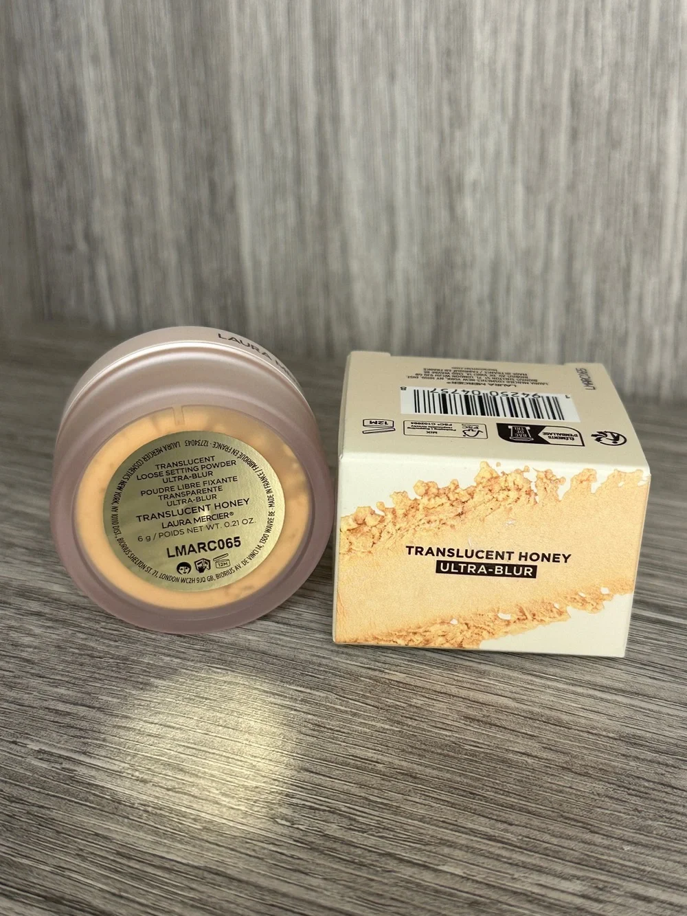 Laura Mercier Translucent Loose Setting Powder Ultra Blur- Transulucent Honey